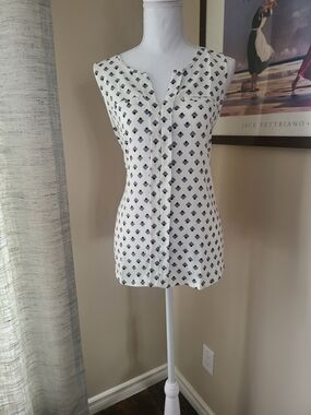 Ricki's - Sleeveless White Geometric Print Blouse